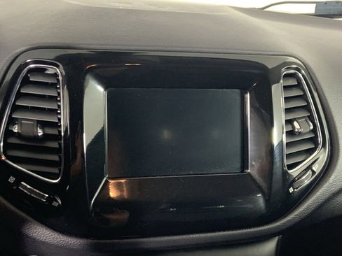 Used 2021 Jeep Compass Latitude image 11