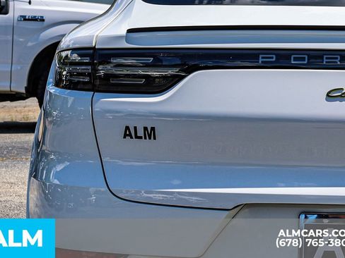 Used 2023 Porsche Cayenne Platinum Edition image 13