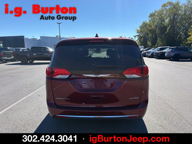 Used 2018 Chrysler Pacifica Limited w/ Tire & Wheel Group FWD image 5