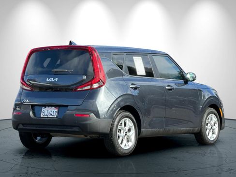 Certified 2022 Kia Soul LX w/ Technology Package image 4