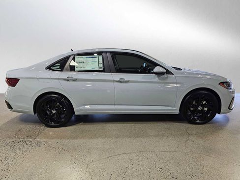 New 2026 Volkswagen Jetta SE image 8