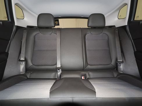 Certified 2025 Chevrolet Trax LT image 29