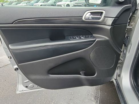 Used 2019 Jeep Grand Cherokee Laredo image 21