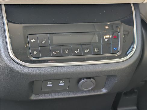 Used 2025 Nissan Armada Platinum Reserve w/ Convenience Package AWD/4WD image 16