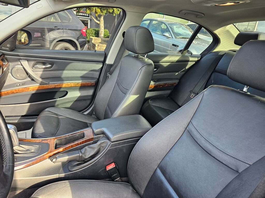 Used 2011 BMW 335i xDrive Sedan AWD/4WD image 19