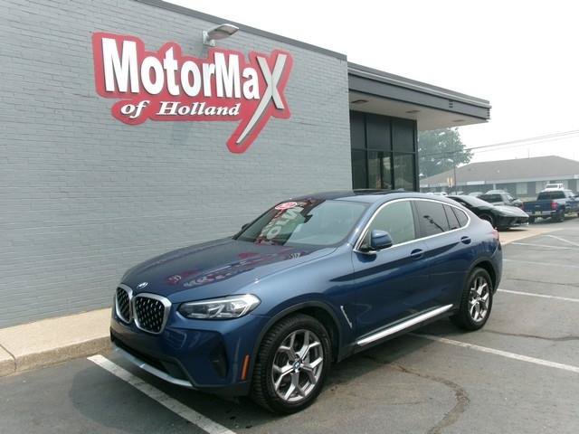 Used 2022 BMW X4 xDrive30i AWD/4WD image 2