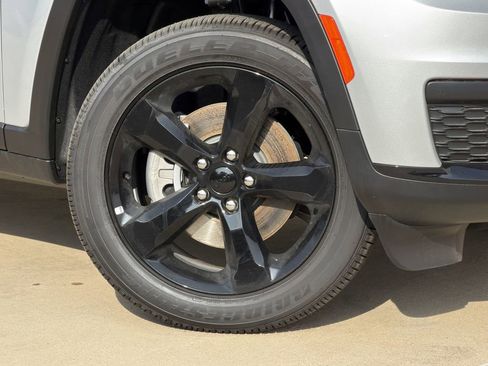 New 2025 Jeep Grand Cherokee L Altitude image 8