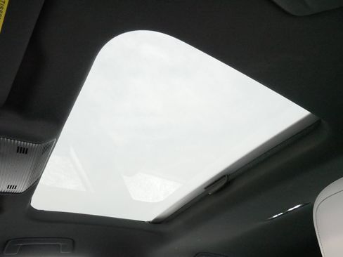 Certified 2023 Volkswagen GTI SE image 31