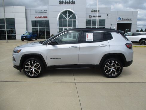Used 2024 Jeep Compass Limited w/ Elite Group AWD/4WD image 3