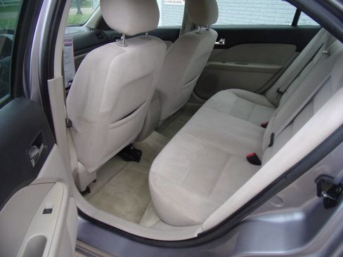 Used 2006 Ford Fusion SE FWD image 3