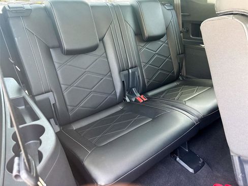 Used 2025 Volkswagen Atlas SE FWD image 27