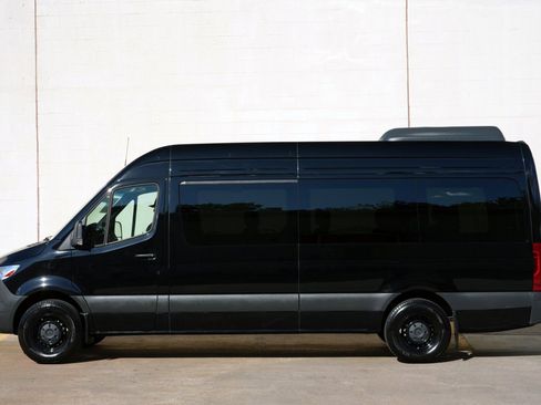 Used 2024 Mercedes-Benz Sprinter 2500 image 9