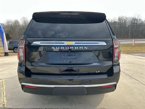 Used 2023 Chevrolet Suburban LT image 5