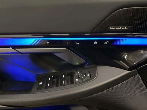 Used 2025 BMW i5 eDrive40i image 28