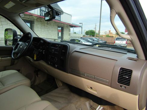 Used 2014 Chevrolet Silverado 2500 LT w/ Interior Plus Package RWD image 10