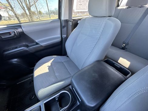 Used 2020 Toyota Tacoma SR w/ SR Convenience Package image 20