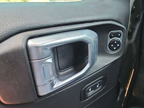 Used 2021 Jeep Gladiator Mojave AWD/4WD image 14
