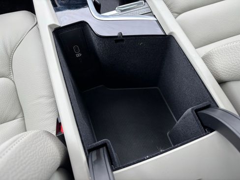 Used 2025 Volvo V60 B5 Cross Country Plus image 9