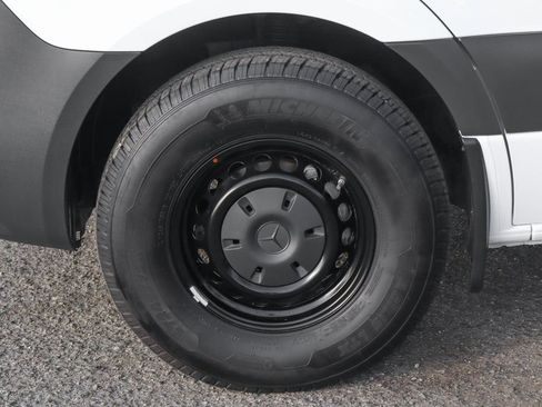 Used 2025 Mercedes-Benz Sprinter 2500 image 35