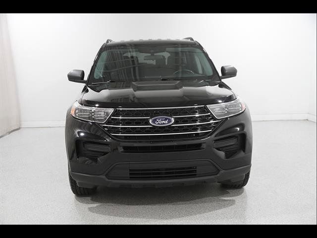 Used 2022 Ford Explorer XLT AWD/4WD image 2