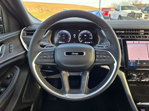 New 2025 Jeep Grand Cherokee Limited image 18