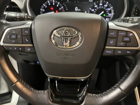 Used 2021 Toyota Highlander XLE image 22