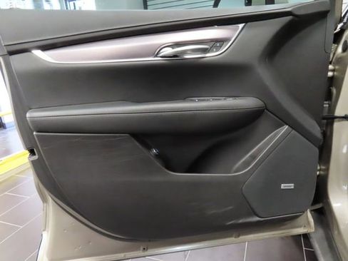 Certified 2022 Cadillac XT5 Luxury FWD image 9