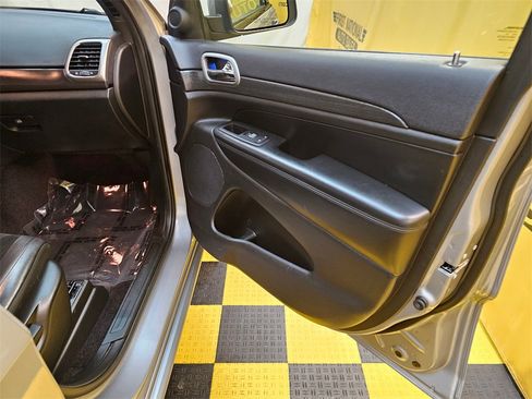 Used 2018 Jeep Grand Cherokee Altitude image 13