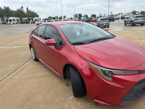 Used 2021 Toyota Corolla LE FWD image 1