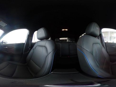 Used 2025 Buick Envista Sport Touring image 42