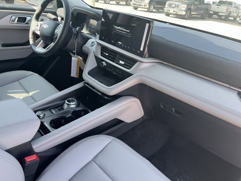 New 2025 Ford Explorer Active w/ Active Comfort Package image 12