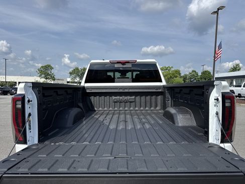 New 2026 GMC Sierra 2500 AT4 w/ AT4 Premium Plus Package AWD/4WD image 32