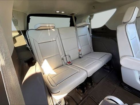 Used 2022 GMC Yukon Denali w/ Denali Premium Package image 18
