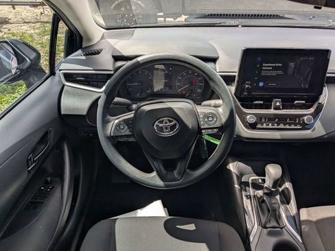 Used 2025 Toyota Corolla LE FWD image 12