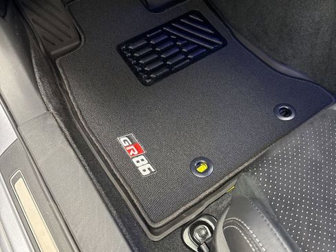 Used 2024 Toyota GR86 Premium image 15