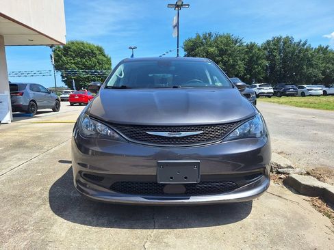 Used 2023 Chrysler Voyager LX FWD image 2