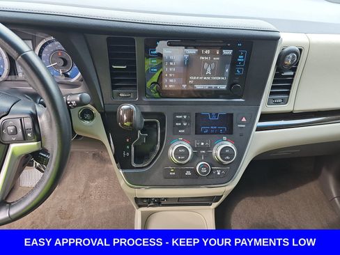 Used 2017 Toyota Sienna XLE Premium image 20
