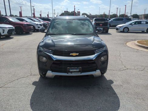 Used 2022 Chevrolet TrailBlazer LT w/ Convenience Package FWD image 3