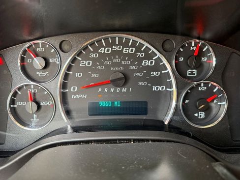 Used 2024 Chevrolet Express 2500 w/ Driver Convenience Package image 16