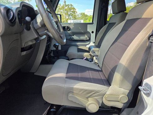 Used 2009 Jeep Wrangler X image 12