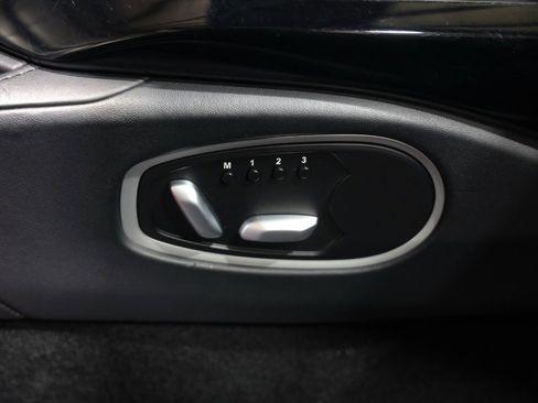 Used 2022 Aston Martin V8 Vantage Roadster image 32