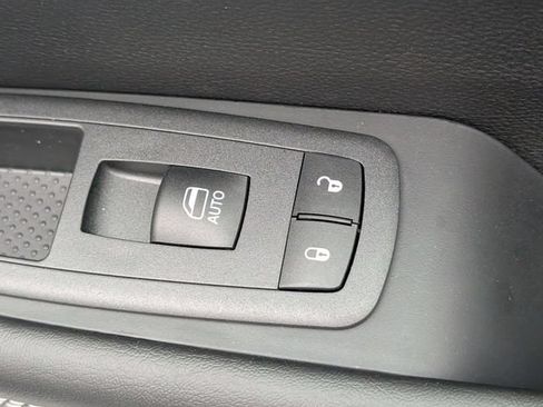 New 2027 Chrysler Pacifica Select FWD image 32