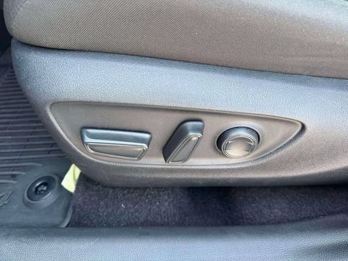 Used 2025 Toyota RAV4 XLE AWD/4WD image 17