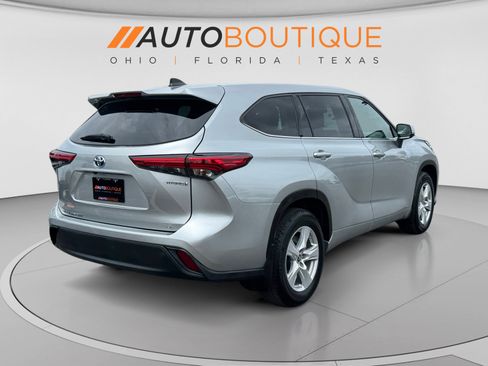 Used 2022 Toyota Highlander LE AWD/4WD image 6