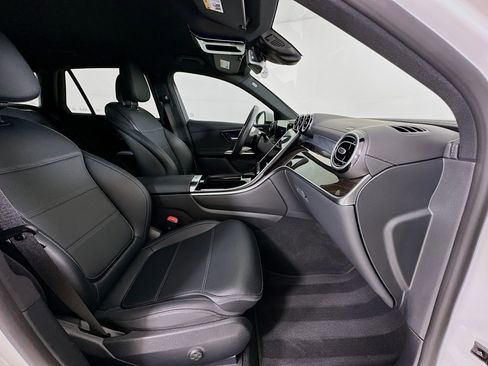 Used 2024 Mercedes-Benz GLC 300 image 29