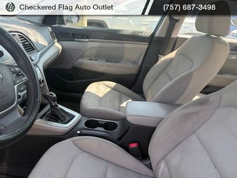 Used 2017 Hyundai Elantra SE FWD image 11