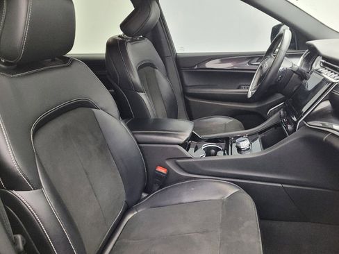 Used 2021 Jeep Grand Cherokee L Laredo image 21