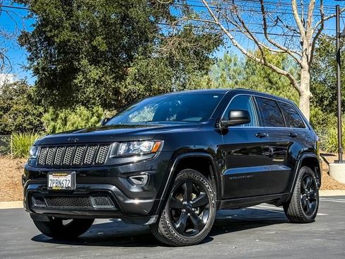 Used 2015 Jeep Grand Cherokee Altitude image 2