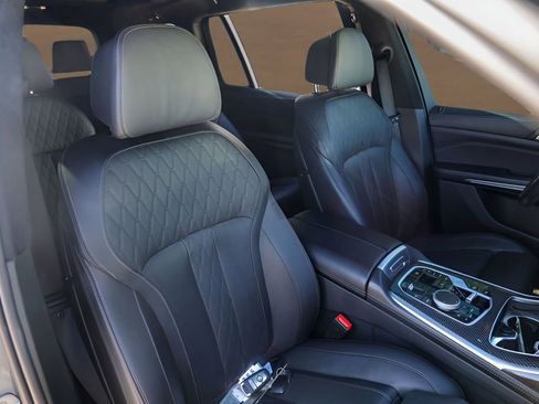 Used 2023 BMW X7 M60i w/ Climate Comfort Package image 33