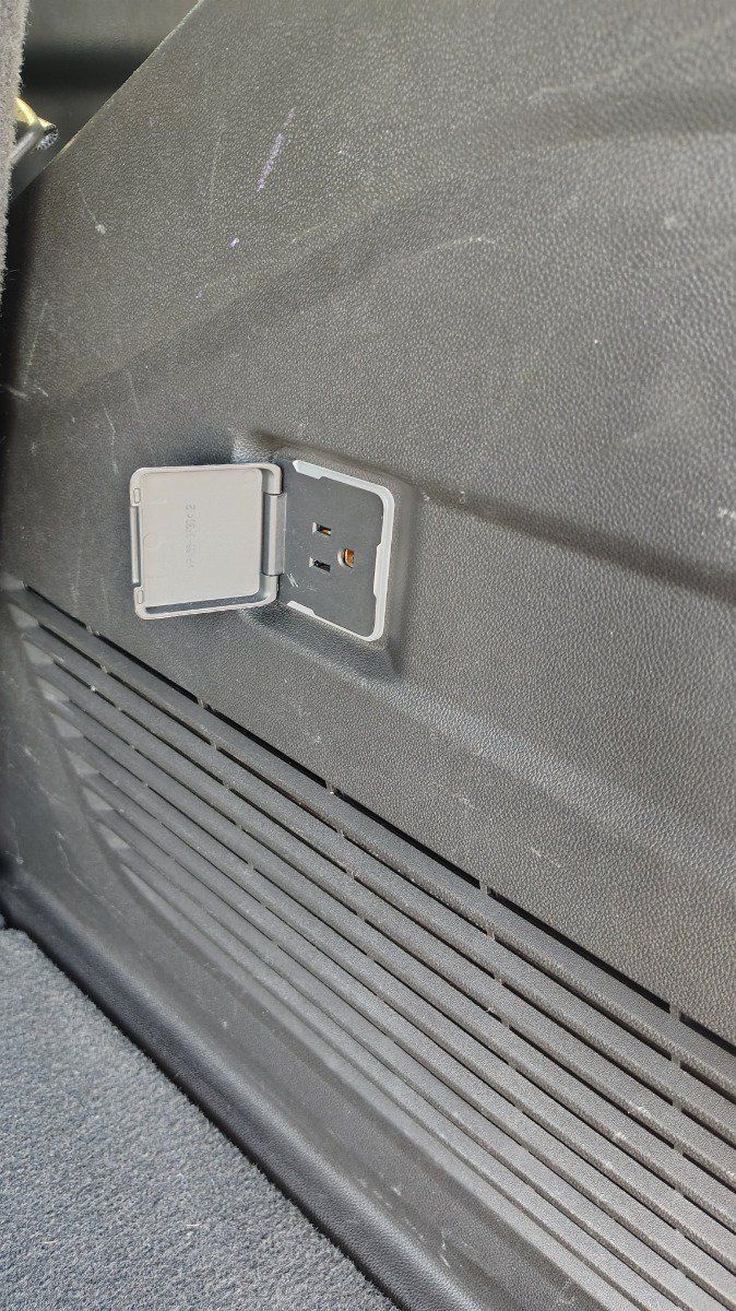 Used 2023 GMC Yukon SLT AWD/4WD image 16